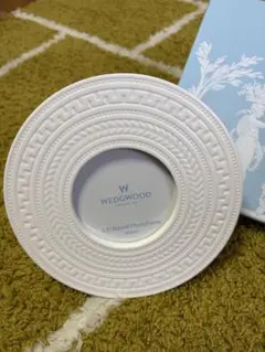 【未使用・新品】WEDGWOOD 3.5インチ円形フォトフレームのサムネイル