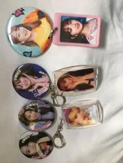 TWICEの缶バッチ、キーホルダー7点セット