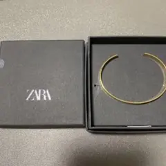 ザラZARAイニシャルバングルブレスレットのサムネイル