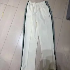 クリーム色のストライプ長ズボン