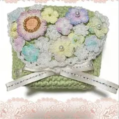 色とりどりのお花を散りばめた小さめかぎ編みポーチ【ハンドメイド】編み物