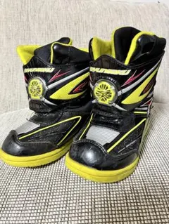 SYUNSOKU キッズ ハイカットブーツ 黒/黄 ライト付 光る靴　16㎝