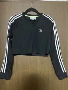adidas クロップド長袖Tシャツ