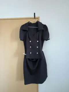 黒いダブルブレストワンピース 半袖