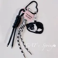 じゃらじゃらキーホルダー 猫刺繍バッグチャーム チェック モノトーン 春色ピンク