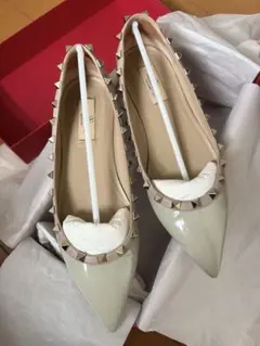 VALENTINO ロックスタッズ フラットシューズ　エナメルバレリーナ38のサムネイル