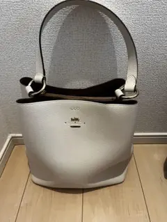 COACHホワイトレザートートバッグ