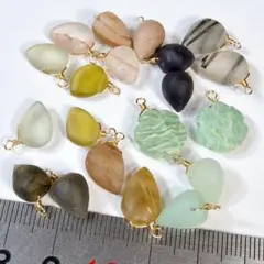 サービス品＊天然石の豪華なチャームアソートm56
