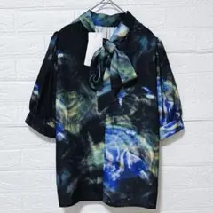 新品タグ付❤️HARE BLURボウタイシャツ 五分袖 総柄 フリーサイズのサムネイル