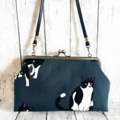猫柄　がま口バッグ　ショルダー紐付き　ハンドメイド　にゃんこ