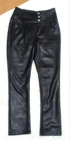 黒 合成皮革 スキニーパンツ