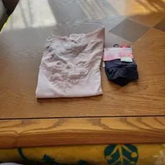 はんそで、肌着と、くろの、靴下、ストッキング