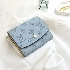 ヴィトン マヒナ ポルトフォイユイリスコンパクト ブルー コンパクトウォレット