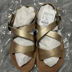 スタジオクリップ　ゴールド クロスストラップ サンダル Mサイズ　新品