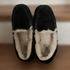 UGG ブラックモカシン リボン付き - メルカリ