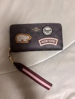 COACH パッチ付きブラウン長財布