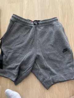 NIKEナイキテックフリースショートパンツ　赤タグ