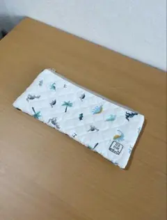 【500円→300円】ペンケース　恐竜　生成り