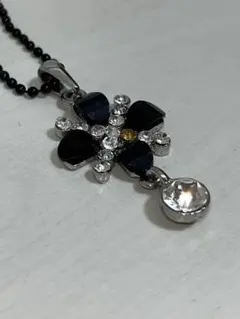 ブラックスピネルビーズチョーカー　花型　ネックレス　ペンダント