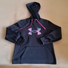 極美品!UNDER ARMOUR.薄手フード付きトレーナー.クリーニング済み