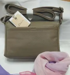レザーショルダーバッグ　Dacota 新品