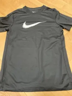 Nike 黒 シャツ Sサイズ