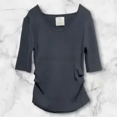 bita. 半袖　Tシャツ　ニット　 Vネック　裾ギャザー入り　くすみブルー