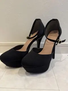 R&E ブラック スエード調ストラップ付き ハイヒール