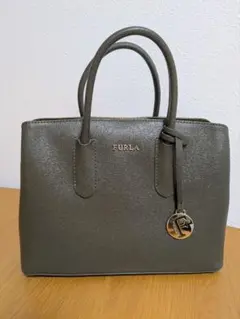 FURLA トートバッグ ショルダーストラップ付き　カーキ