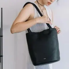 【美品】BEAURE スラントポケット レザートートバッグ 黒のサムネイル