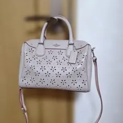 美品✨COACH ショルダーバッグ ホワイト 花柄 巾着 美品✨COACH ショルダーバッグ ホワイト 花柄 巾着 - メルカリ