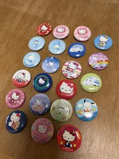 新品⭐️Sanrioサンリオ 平成レトロ ハローキティ 缶バッジ 3セット