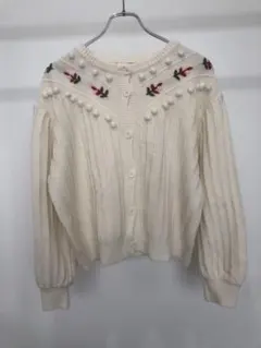 美品　花刺繍チロルカーディガン