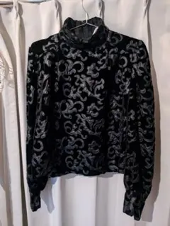 ZARA ブラック 刺繍 ベルベット タートルネック