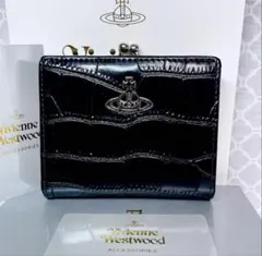 【新作✨️ショッパー付】ヴィヴィアン・ウエストウッド 折財布 黒