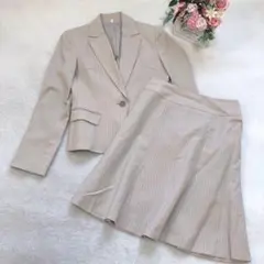 ホワイトジョーラ テーラードジャケット＆スカート2点セットアップスーツ シンプル