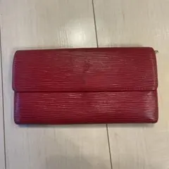 LOUIS VUITTON エピレザー 長財布 レッド