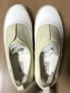 UGG 羊革　レザースリッポン　白×ベージュ　滑りにくいソール