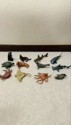海洋生物と陸生物フィギュアセット 12体 水族館　模型　飾り物