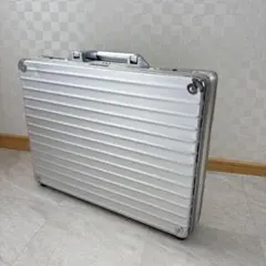 RIMOWA VINTAGE リモワ ヴィンテージ アルミスーツケース リモワ“ヴィンテージのような”限定スーツケース、溝のないアルミニウム
