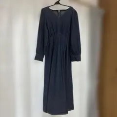 パルクローゼット！ほぼ未使用！thevon ダークデニム Vネック ワンピース