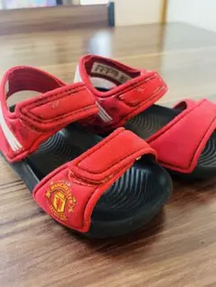 アディダス　マンチェスター・ユナイテッド 赤 ベビーサンダル　12cm〜13cm