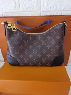 モノグラムショルダーバッグ