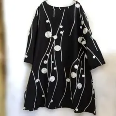 黒地 白刺繍 チュニック 長袖