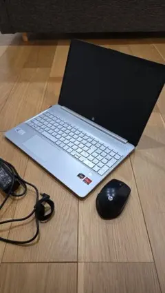 液晶黄ばみあり　HP ノートパソコン　laptop 15s-eq3