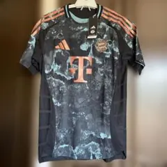 新品タグ付き　adidas FCバイエルン・ミュンヘン Mユニフォーム