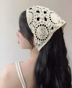 かぎ編みデザインの三角スカーフ／ヘアバンド
