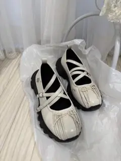 アイボリー ストラップ付き 厚底 フラットシューズ