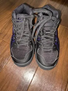 asicsキッズスニーカー ブラック/パープル19センチ