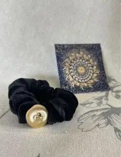 CHANEL シャネル　ノベルティ　ブラック/ゴールドシュシュ